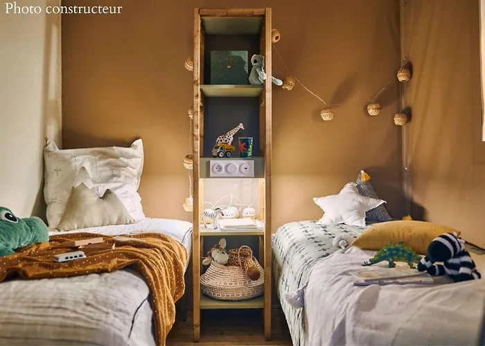 Κάμπινγκ Village La Roseraie 4*